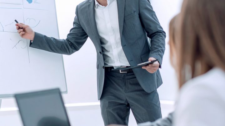 Skuteczne zarządzanie procesami produkcyjnymi — sukces w nowoczesnych firmach