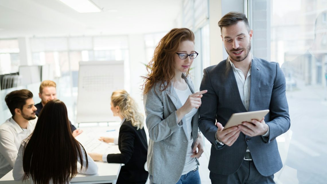 Business Model Canvas – kompletny przewodnik po szablonie modelu biznesowego