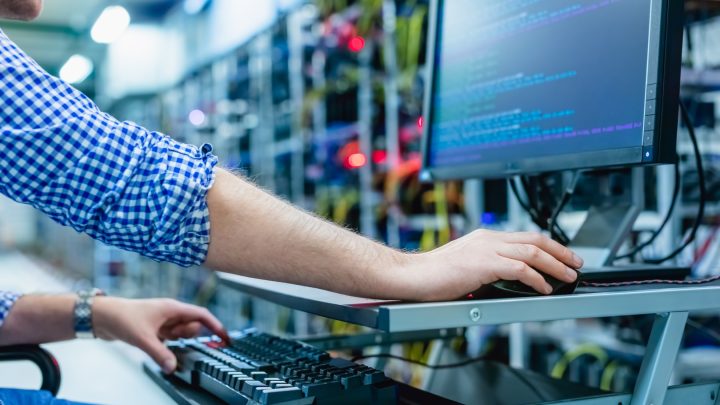 Jak wygląda wdrożenie systemu MES w zakładzie produkcyjnym? Przewodnik z Comarch ERP XL